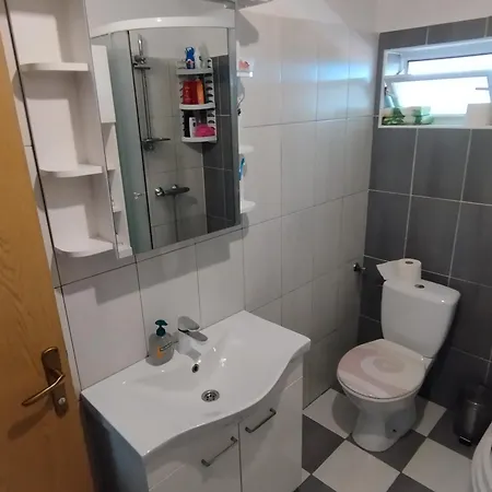 Misljen Apartmants * ザダル